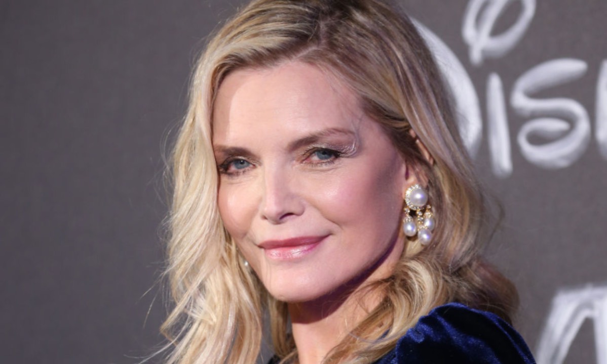 Ringside Report Especially Feature Entertainment Writer Geoffrey Huchel Wishes Michelle Pfeiffer a Happy Birthday! - Vimarsana News